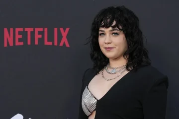 Mary Mouser Net Worth